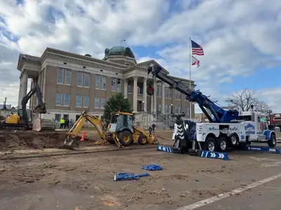 Randy's Towing heavy recovery at courthouse